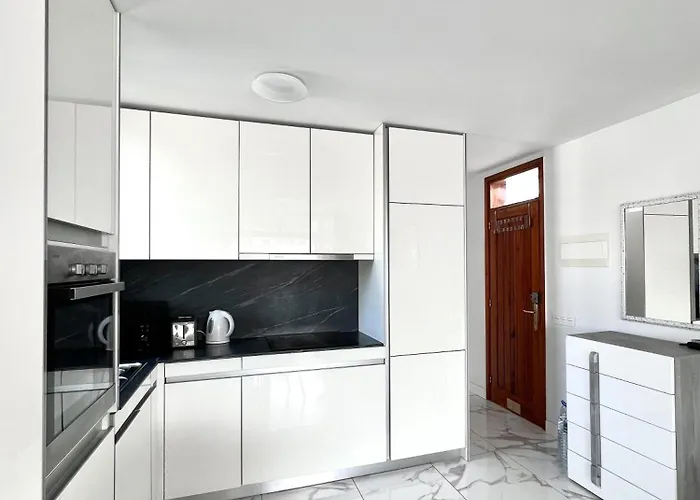 Modern Américas Troya * Costa Adeje (Tenerife)